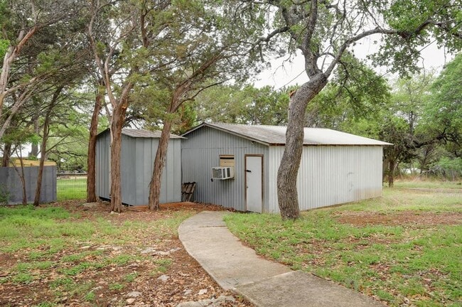 Building Photo - 241 Glenwood Dr