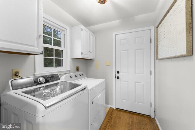 Building Photo - 901 Holly Creek Dr