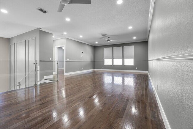 Building Photo - Fully Remodeled 5/4 Art Deco-Inspired Home...