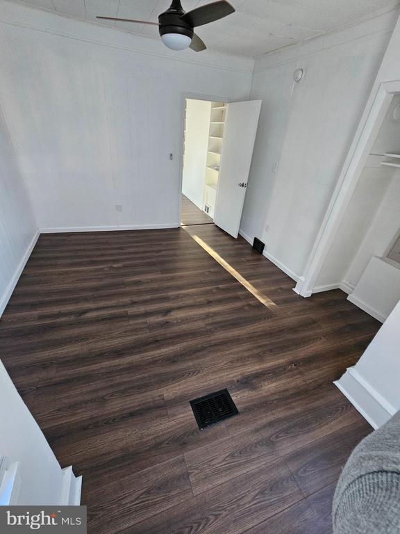 Building Photo - 959 S Main St