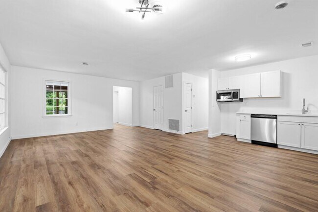 Building Photo - 3124 Shirley Dr