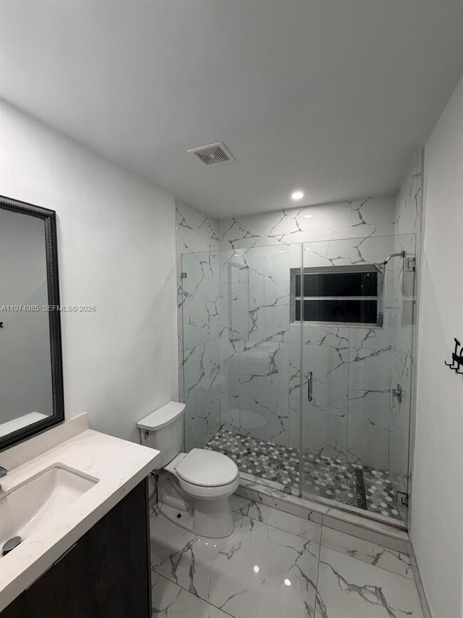 Building Photo - 345 SW 49th Ave