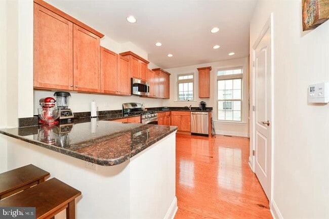 Building Photo - 402 N Thomas St