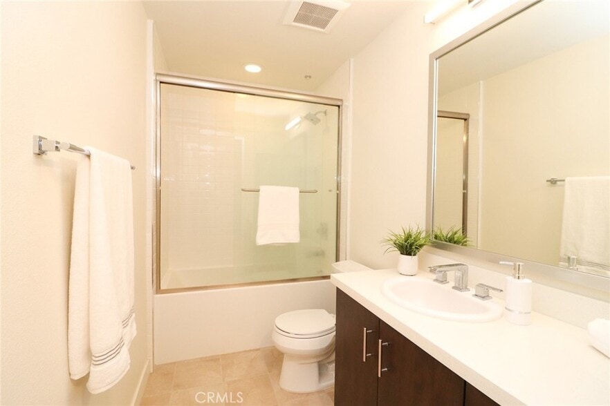 2nd Bathroom - 436 S Virgil Ave