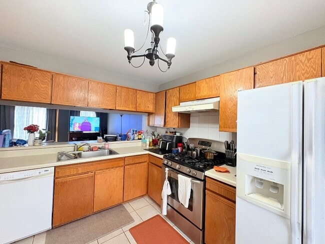 Building Photo - 393 Catbird Ln