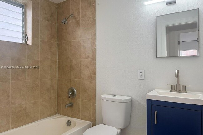 Building Photo - 10190 E Bay Harbor Dr