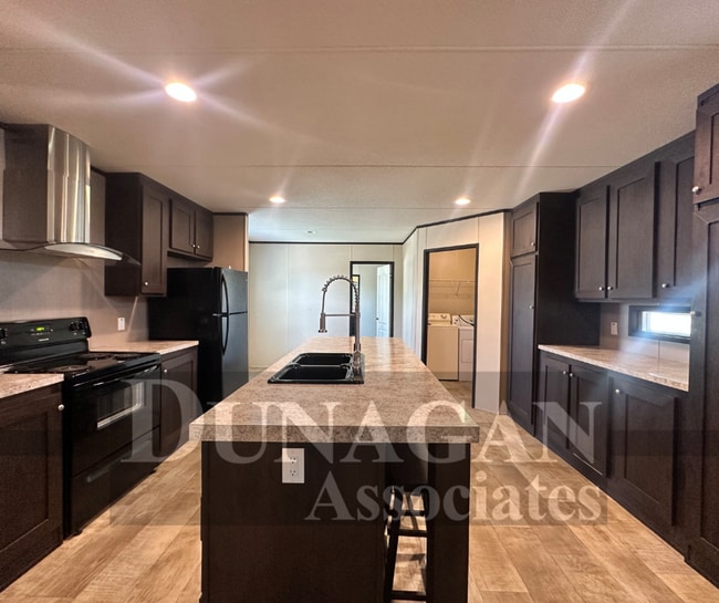 Building Photo - 9/4 @ 3:30 SCHEDULED SHOWING Spacious 3 Be...