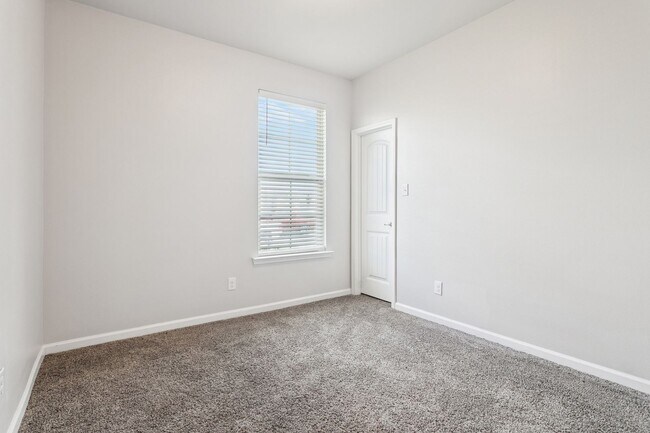 Building Photo - 4-Bed, 2-Bath Home in Slidell – Move-In Re...