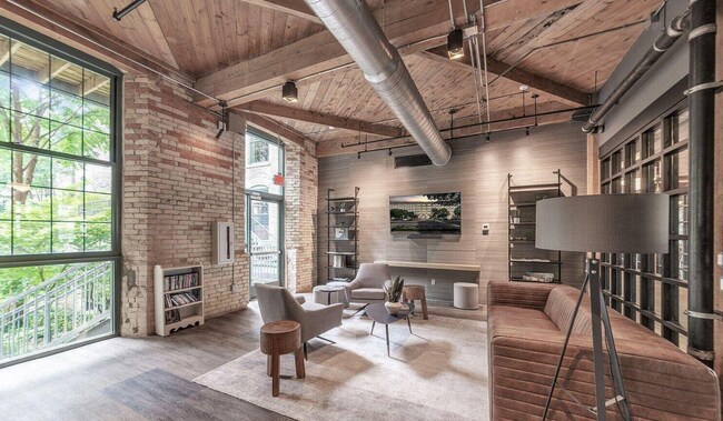 Building Photo - 940 Monroe Ave NW