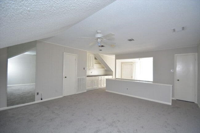 Building Photo - 538 Longview Dr