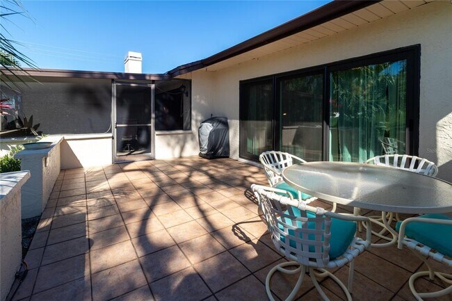 Building Photo - 4660 La Jolla Dr