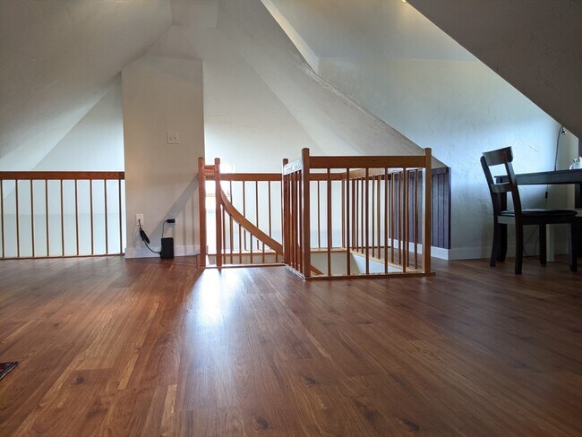 Building Photo - 184 White St