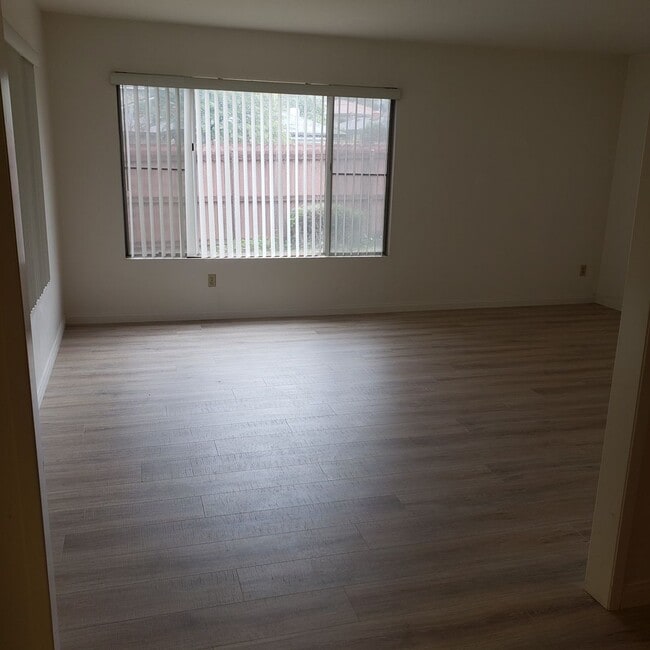 Building Photo - FANTASTIC SINGLE FAMILY RESIDENCE 4 Bedrooms, 2.5 Bathrooms HOME IN CANYON CREST!!! **((RESERVED))**