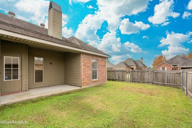 Building Photo - 101 Tara Oak Dr