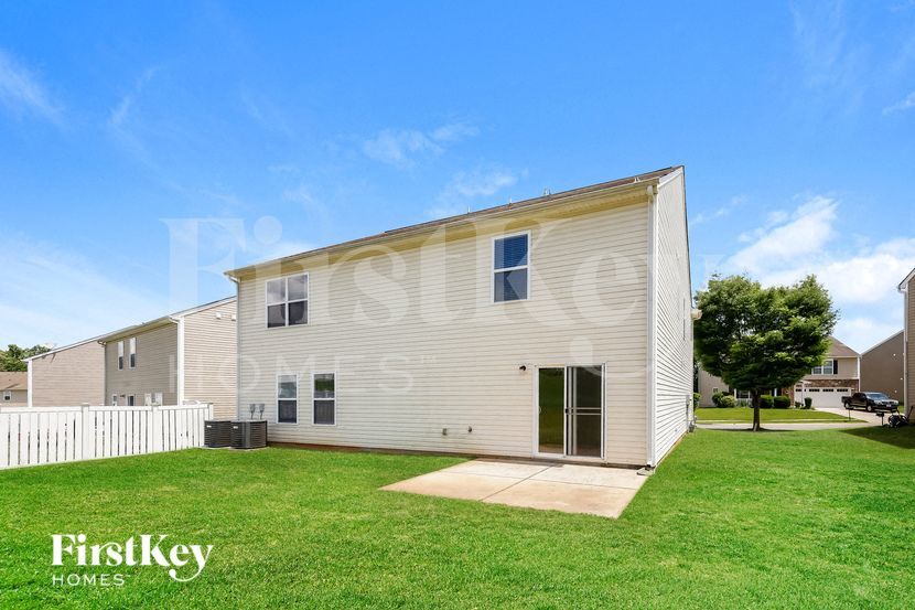 Building Photo - 933 Silverberry St