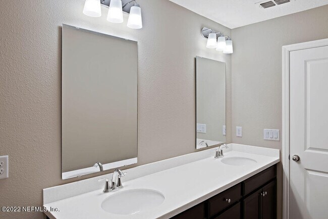 Building Photo - 12783 Josslyn Ln