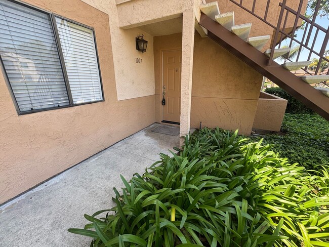 Building Photo - Villa Montevina 2 Bedroom Condo
