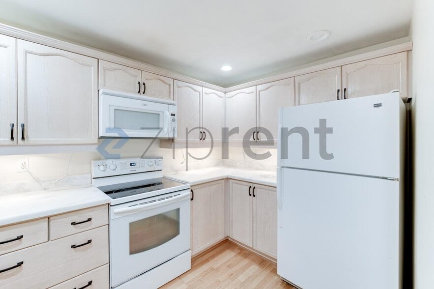 Building Photo - 1674 118th Ave SE