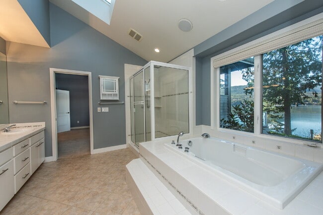 Building Photo - Beautiful Custom Home Overlooking Sequim Bay