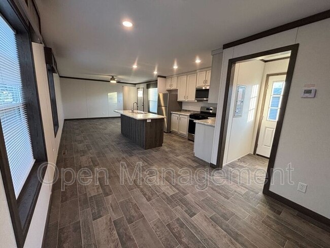 Building Photo - 4005 4005 19th St NE