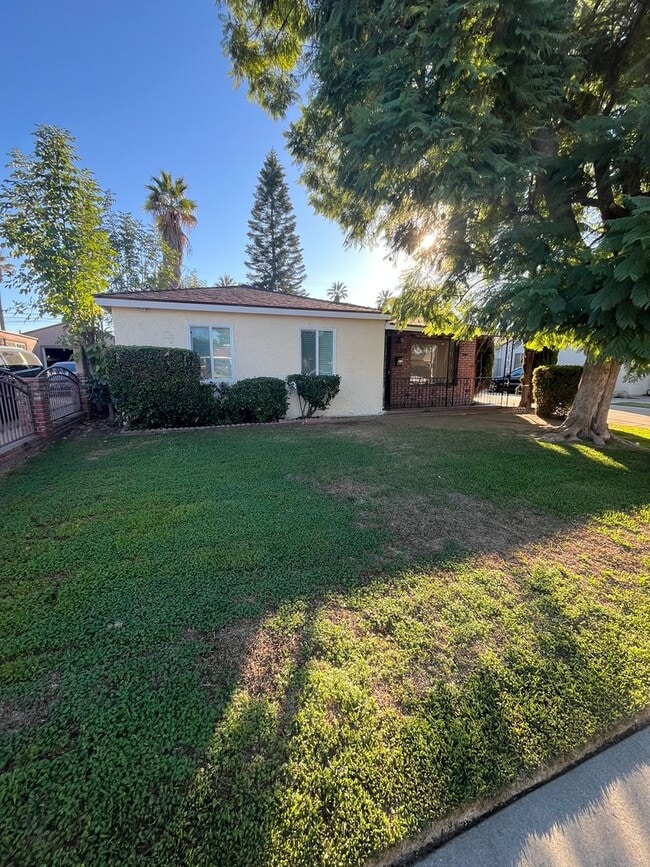 Primary Photo - 230 S Murray Ave