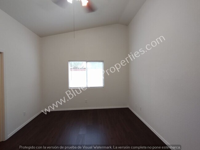 Building Photo - 915 N Silverleaf Oak Pl