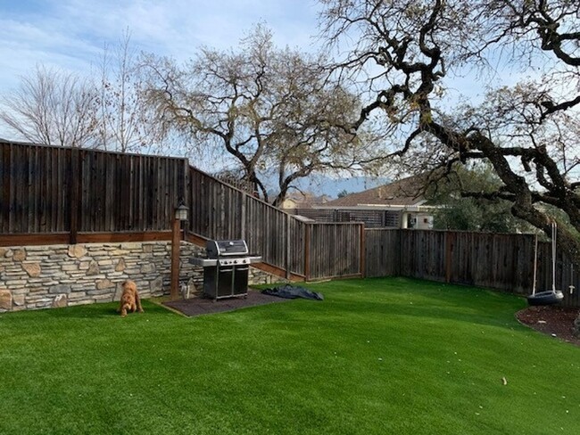 Building Photo - Stunning Five Bedroom Newer Napa Home