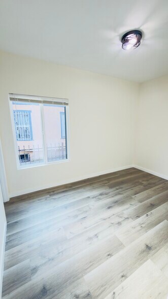 Building Photo - 1162 E 46th St