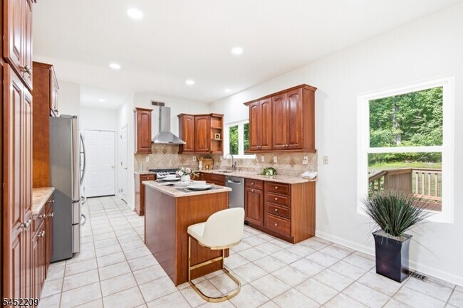 Building Photo - 9 Stirrup Way