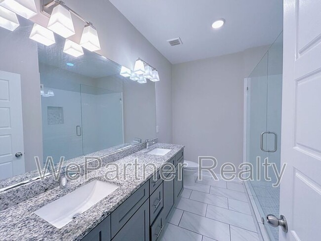Building Photo - 2031 Ocean Dr NW