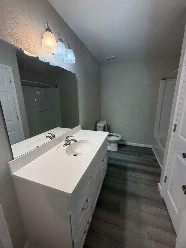 Building Photo - 122 Hampton Dr