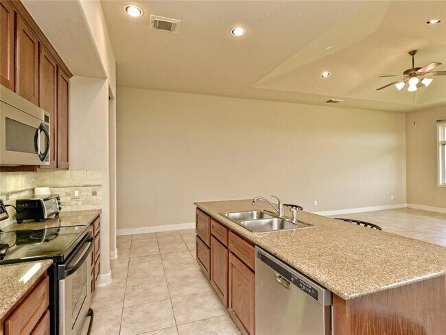 Building Photo - 1908 Kahala Sunset Dr