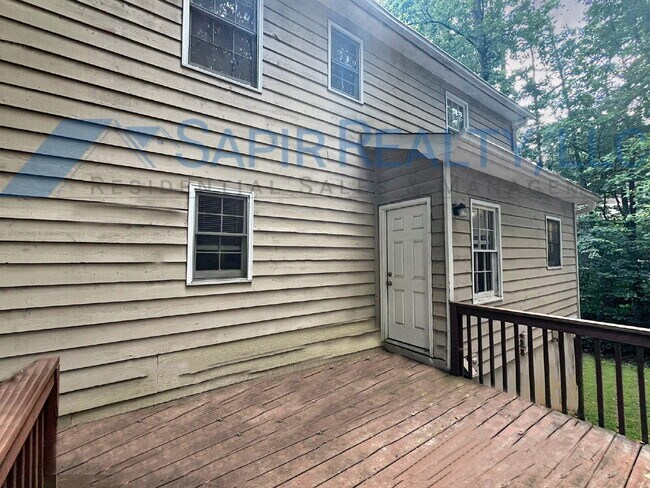 Building Photo - 4125 Maple Ferry Dr
