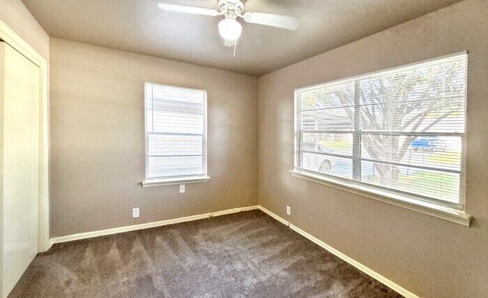Building Photo - 5826 Burr Oak Dr