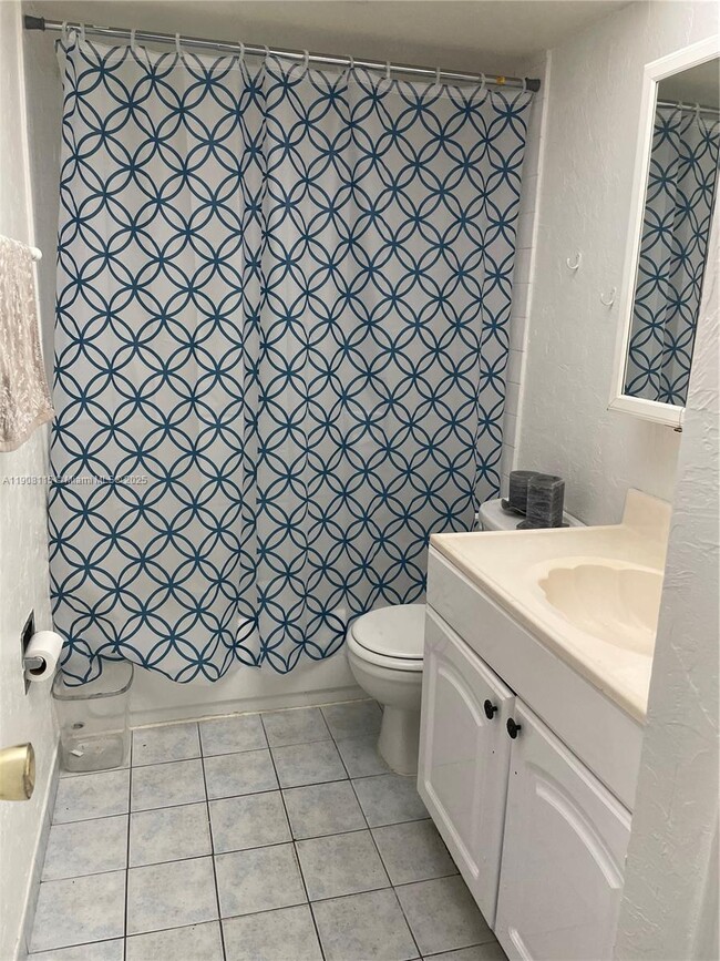 Building Photo - 4200 NW 3rd Ct