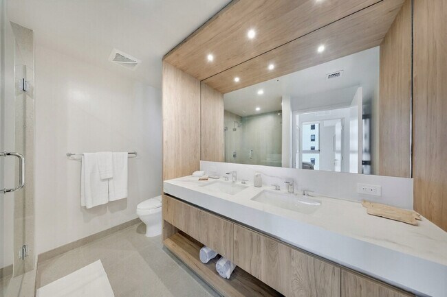 Building Photo - 698 N Miami Ave