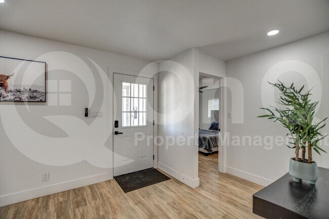 Building Photo - 1725 W Mitchell Dr
