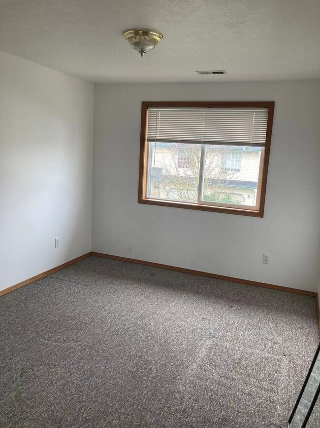 Building Photo - 2135 SE 90th Ave