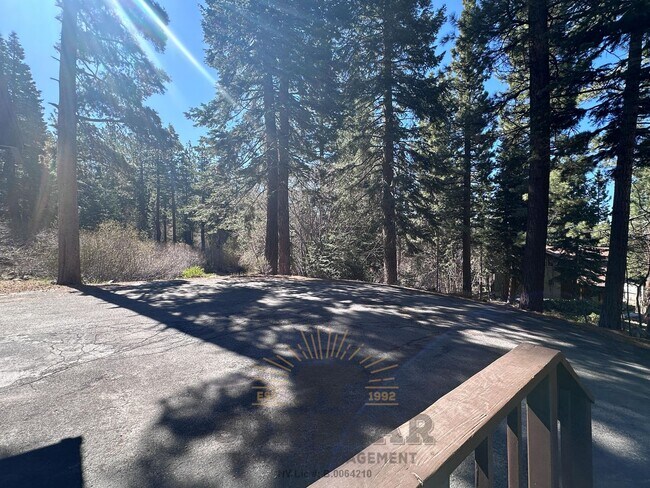Building Photo - Spacious 3 Bed, 3.5 Bath Home with Forest ...