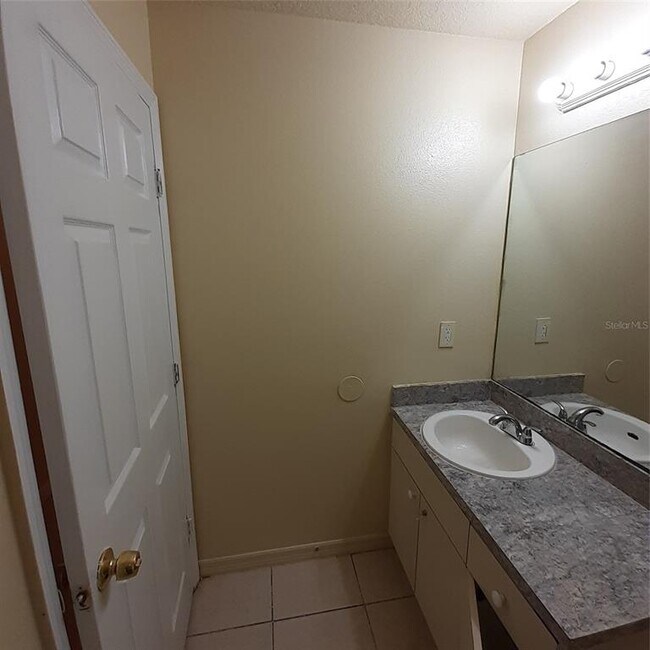 Building Photo - 3625 E Chelsea St