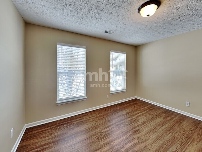 Building Photo - 5954 Courtney Pl