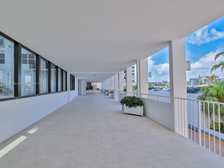 Building Photo - 2101 S Ocean Dr
