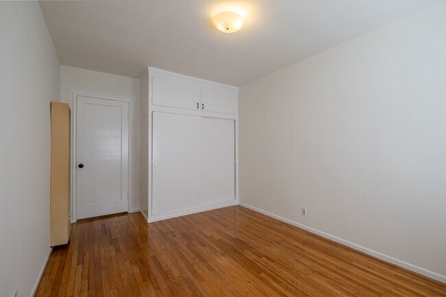 Building Photo - Juanita Residences