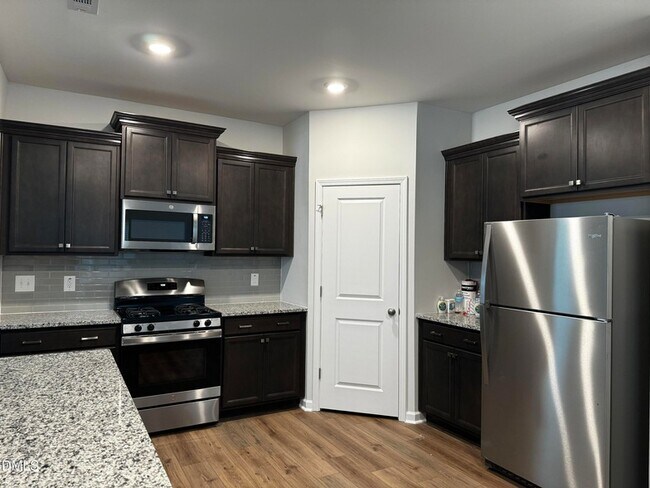 Building Photo - 17 Red Crabapple Ct