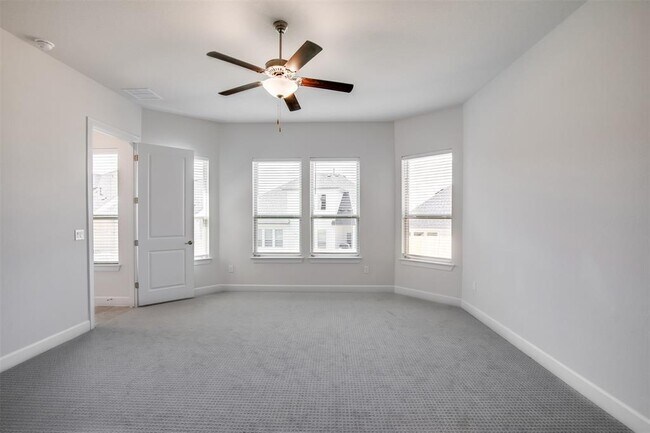 Building Photo - 12706 Bloomington Dr