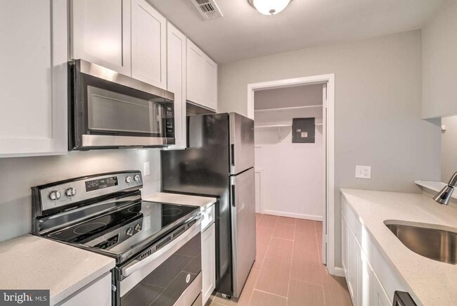 Building Photo - 1302 Maresfield