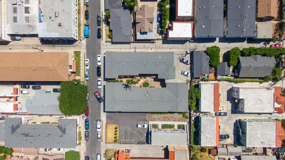 Building Photo - 425 Gaviota Ave