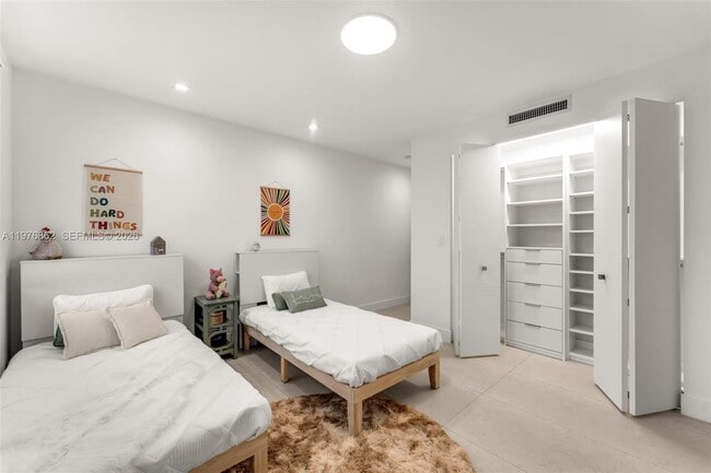 Building Photo - 721 SW 11th St