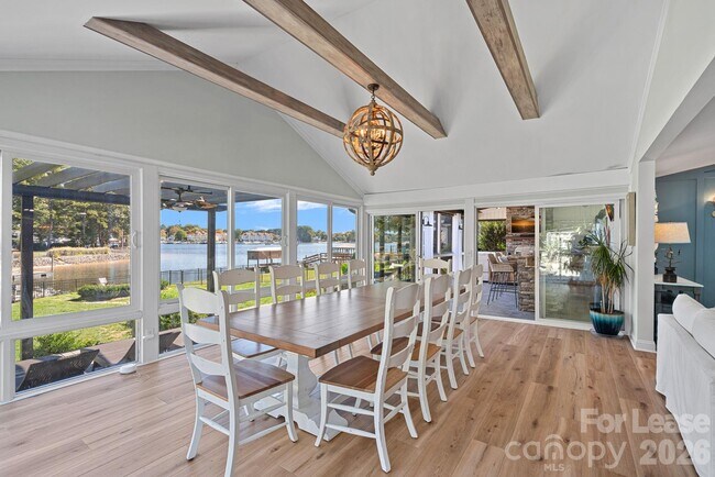 Building Photo - 18026 Whispering Oaks Dr