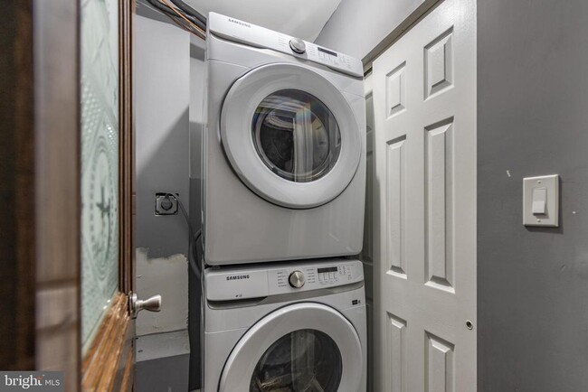 Building Photo - 1620 Mt Vernon St